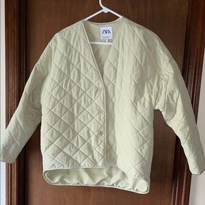 Zara Puffer Jacket size xs but fit size small or medium